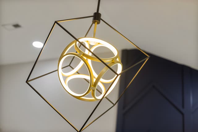 Source photo 10: pendant light detail